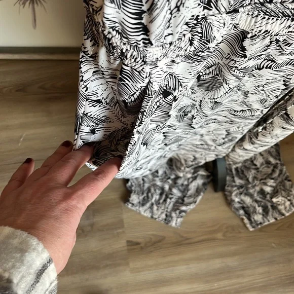 NWT Banana Republic palm leaf jumpsuit - Picture 5 of 14